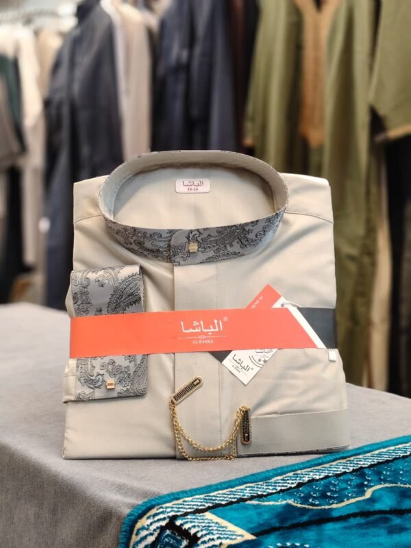 Al-Basha Premium Ivory Cream Thobe – Luxury Arabic Jubba with Designer Paisley Collar & Chain